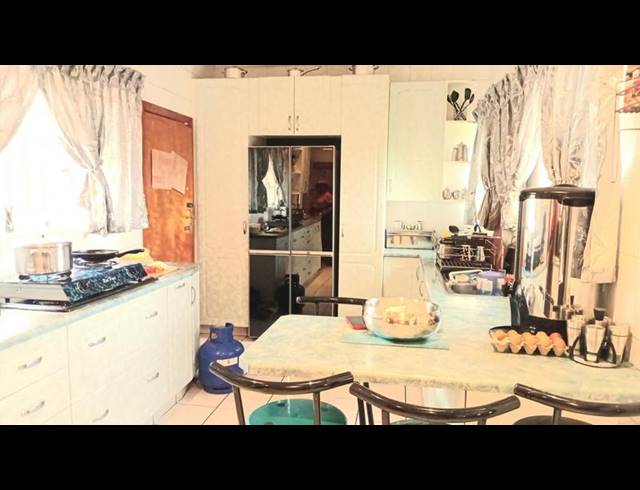 4 BEDROOM HOUSE FOR SALE IN LOMBARDY EAST